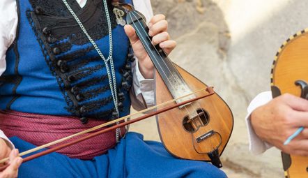 The lyra: the heart of Cretan music