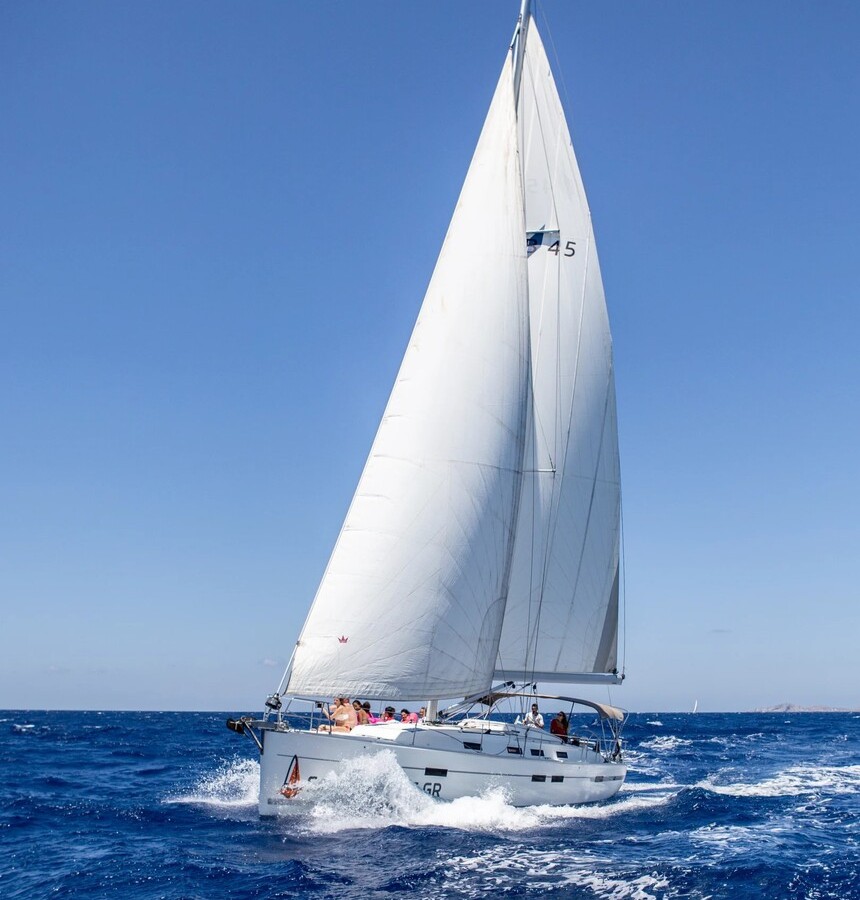 Private Sailing Experience to Dia Island