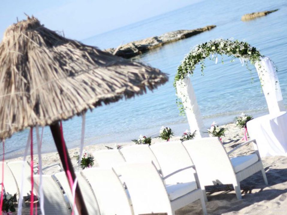 Here’s Why You Should Choose Hersonissos for Your Wedding